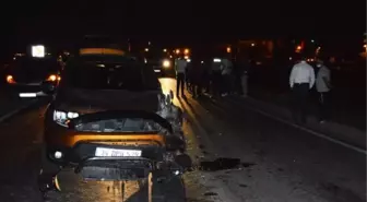 Hafif ticari araç otomobille çarpıştı 7 yaralı