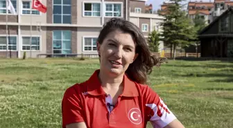 Milli paraşütçü Merve Gülşah Arslan'dan 'uçuş rekoru'