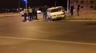 Otomobil kavşak içerisine giren araca çarptı; 6 yaralı