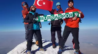 Bursalı dağcılar Ağrı Dağı zirvesinde