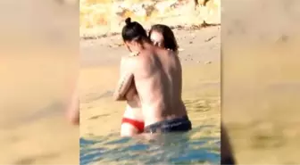 Burcu Biricik ve Emre Yetin'in Çeşme tatili devam ediyor