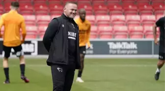 Derby County'nin hocası Wayne Rooney, antrenmanda futbolcusunu sakatladı! Haftalarca oynayamayacak