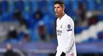 Manchester United, Real Madrid'in yıldızı Raphael Varane'ı transfer etti