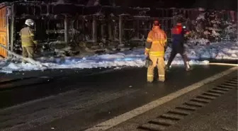 Devrilen TIR'da yangın çıktı, araçta mahsur kalan sürücü yangında öldü