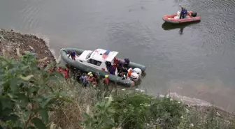 Son dakika haberi... Murgul'daki selde kaybolan kişinin cansız bedeni bulundu (2)???????