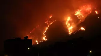 Son dakika haberi... Aydıncık'taki yangın yerleşim yerlerini tehdit etmeye başladı