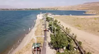 Erçek Gölü kıyısındaki park ziyaretçilerden ilgi görüyor