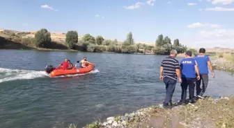 Tunceli'de çayda mahsur kalan iki çocuğu AFAD ekipleri kurtardı