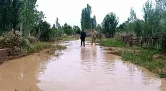 Kırgızistan'ı sel vurdu: Onlarca evi su bastı