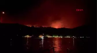 Son dakika haberleri! Marmaris'te orman yangını; alevler yerleşim yerine 100 metre kadar yaklaştı, 1 ölü YANGIN SÜRÜYOR, ALEVLER GECEYİ AYDINTIYOR