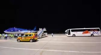 Azerbaycan'dan gelen yardım ekibi Dalaman Havalimanı'na indi