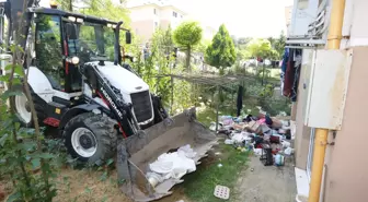 Sakarya'da belediye ekiplerinin temizlediği evden 4 kamyon çöp çıktı