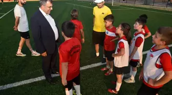 Taşköprü Belediye Başkanı Çatal, öğrencilerle futbol oynadı