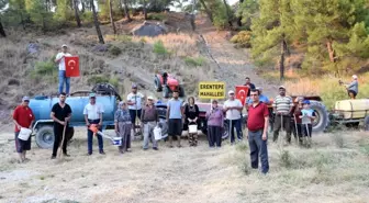 Kimliğini göstermeyenlerin mahalleye girmesine izin vermiyorlar