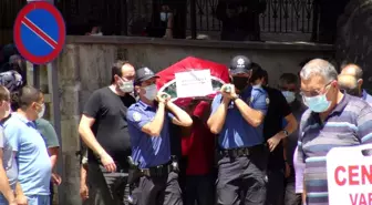 Kansere yenik düşen 2 çocuk babası polis memuru toprağa verildi