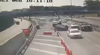 Avrasya Tüneli girişinde takla atan otomobilin sürücüsü ağır yaralandı