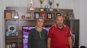 Milli atlet Necati Er'in ailesi, oğullarının olimpiyatlardaki final mücadelesini heyecanla izledi