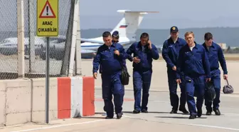 Orman yangınlarını söndürme çalışmalarına destek veren Rus uçakları, ikmali İzmir'de yapıyor