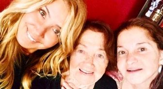 Ünlü şarkıcı Yonca Evcimik'in acı günü
