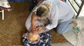 Antalya'da yangının tehdit ettiği bölgede fenalaşan kadına ilk müdahaleyi milletvekili Çokal yaptı