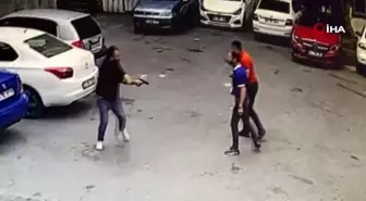 Son dakika haberleri! Beyoğlu'nda bir kişinin kalbinden vurularak öldüğü silahlı kavganın yeni görüntüleri ortaya çıktı