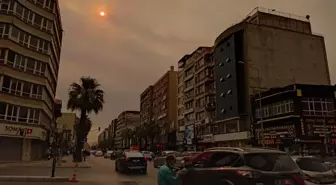 İzmir, sarı bir sabaha uyandı