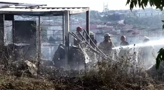 Üsküdar'da işçilerin kaldığı konteyner alev alev yandı