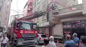 Balkonu temizlerken 5. kattan yan binanın üzerine düştü