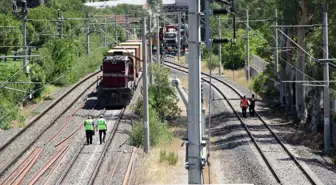 İzmir'de yük treni raydan çıktı, İZBAN seferleri aksadı