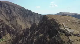 Adrenalin tutkunlarını ağırlayacak 'cam seyir terası' ziyarete açıldı