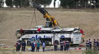 Son dakika haberi | Balıkesir'de yolcu otobüse takla attı: 15 ölü, 17 yaralı (7)