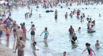 CADDEBOSTAN HALK PLAJINDA PAZAR YOĞUNLUĞU