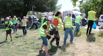 Ödemiş'te gönüllüler orman yangınlarına neden olabilecek atıkları topladı