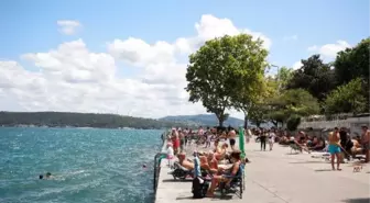 SARIYER'DE SICAKTAN BUNALANLAR DENİZE GİRDİ