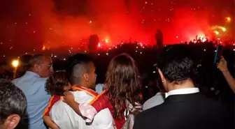 Dillere destan karşılamayla gelen Falcao, şimdi fesih şartlarını görüşmek için masaya oturuyor