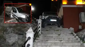 Tarihi surlardan aracıyla inmek isteyince demir korkuluklara asılı kaldı! Sıkıştığı yerden kurtarılınca arkasına bile bakmadan kaçtı