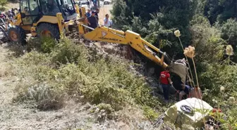 Mersin'de devrilen traktörün altında kalan kişi yaşamını yitirdi