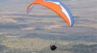 Türkiye Yamaç Paraşütü Mesafe Şampiyonası başladı