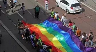 Amsterdam'da bazı taksiler LGBTİ+ Onur Yürüyüşü'ne katılanları araçlarına almadı, Uber soruşturma başlattı