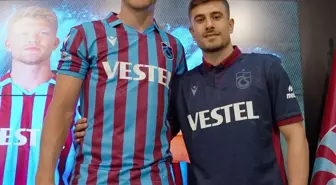 Trabzonspor, yeni transferleri Dorukhan Toköz ve Andreas Cornelius için imza töreni düzenledi (1)