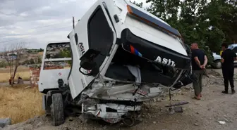 Trafik kazasında 2 kardeş öldü, 1 kişi yaralandı