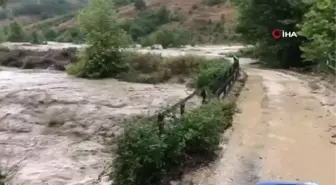 Karabük'te köprü çöktü, yol ulaşıma kapandı