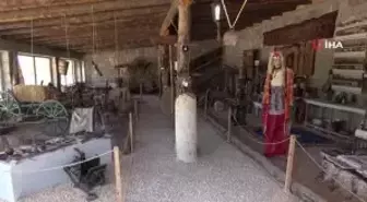 Beldede bulunan müzede çeşitli dönemlere ait 200 eser sergileniyor