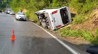 İşçi servisi devrildi; 6 yaralı