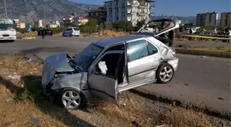 Son dakika! SERVİS BEKLERKEN, KAZADA SAVRULAN ARAÇLARIN ÇARPMASIYLA ÖLDÜ