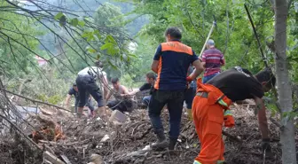 Son dakika haberi... Kastamonu'da babasının yanında sele kapılan Rabia Aydemir'i arama çalışmaları sürüyor