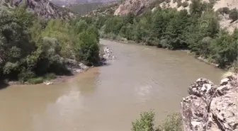 Serinlemek için Munzur Çayı'na giren kişi boğuldu