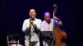 Fatih Erkoç ve Kerem Görsev, Maximum Uniq Açıkhava Sahnesi'nde birlikte konser verdi