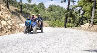 Erdemli'de Şahna-Üzümlü arasındaki 2 bin 600 metrelik yol yenilendi