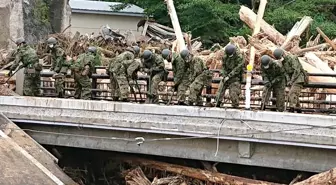 Japonya'da sel heyelana neden oldu: 3 ölü